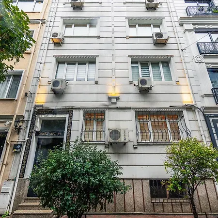 Apartament In The Centre Of Taksim And Galataport 3 Bedrooms In Stambuł