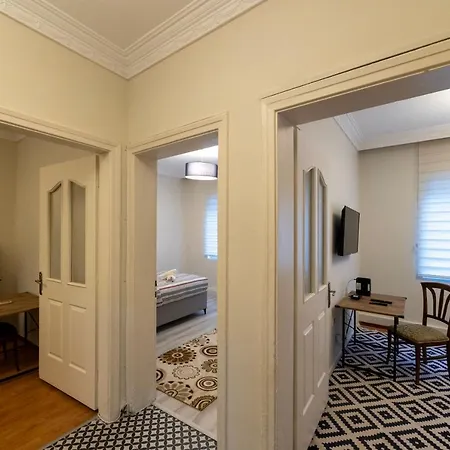 In The Centre Of Taksim And Galataport 3 Bedrooms In Lägenhet